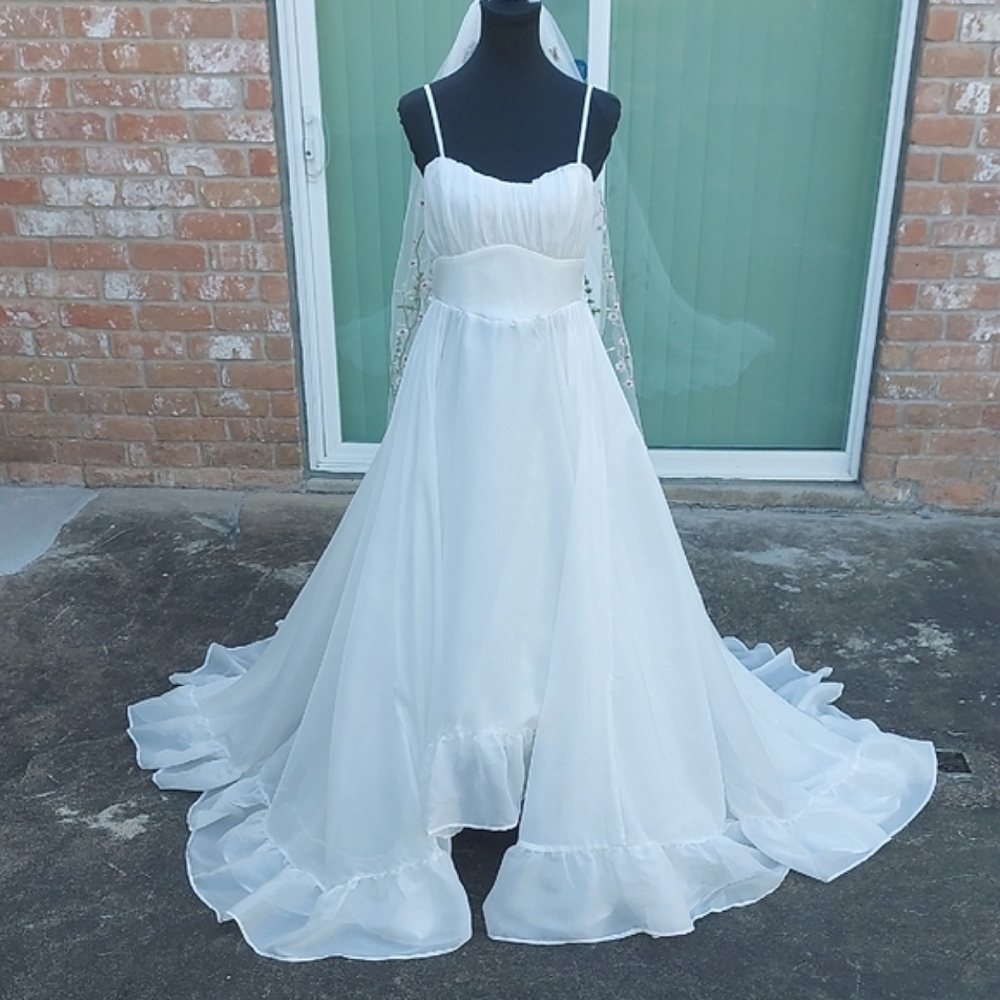 Off White Ball gown Wedding Dress With Floral Veil Sz M